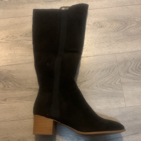 Knee-High Suede Black Boot with wooden block heel! Side zipper and elastic band - Picture 6 of 8